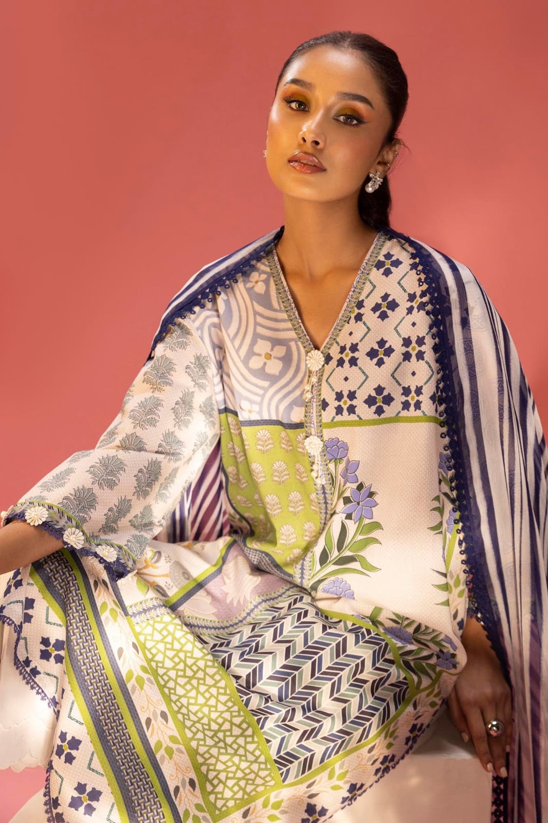 “Elegant & Stylish Sana Safinaz Lawn Suit ✨”(Unstitched)
